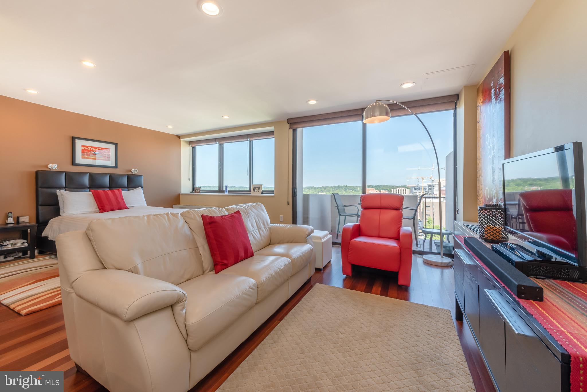 HYDE PARK - Residential Lease