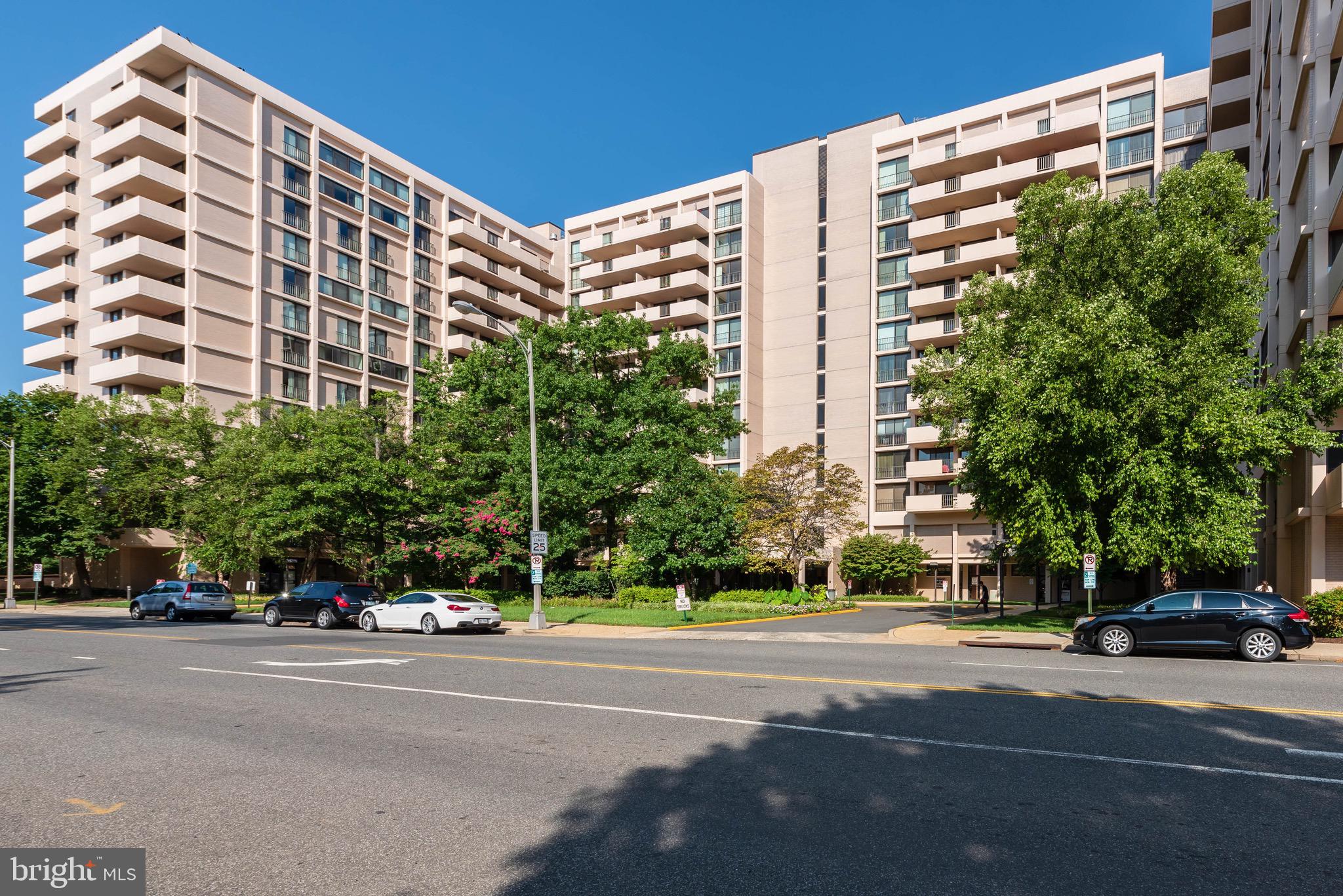 HYDE PARK - Residential Lease