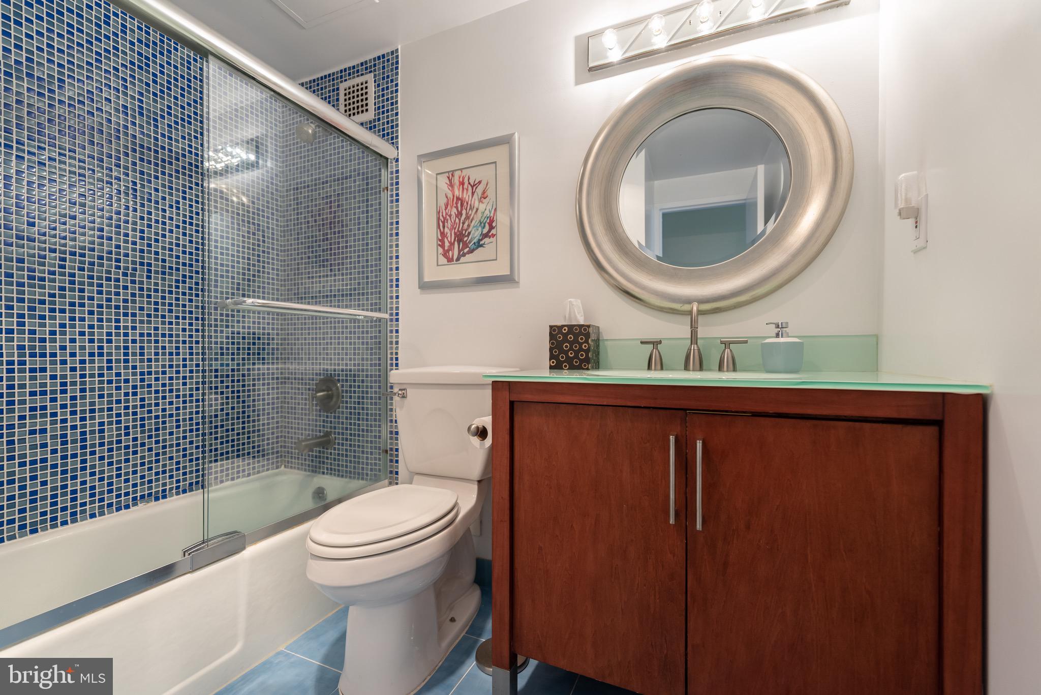 HYDE PARK - Residential Lease