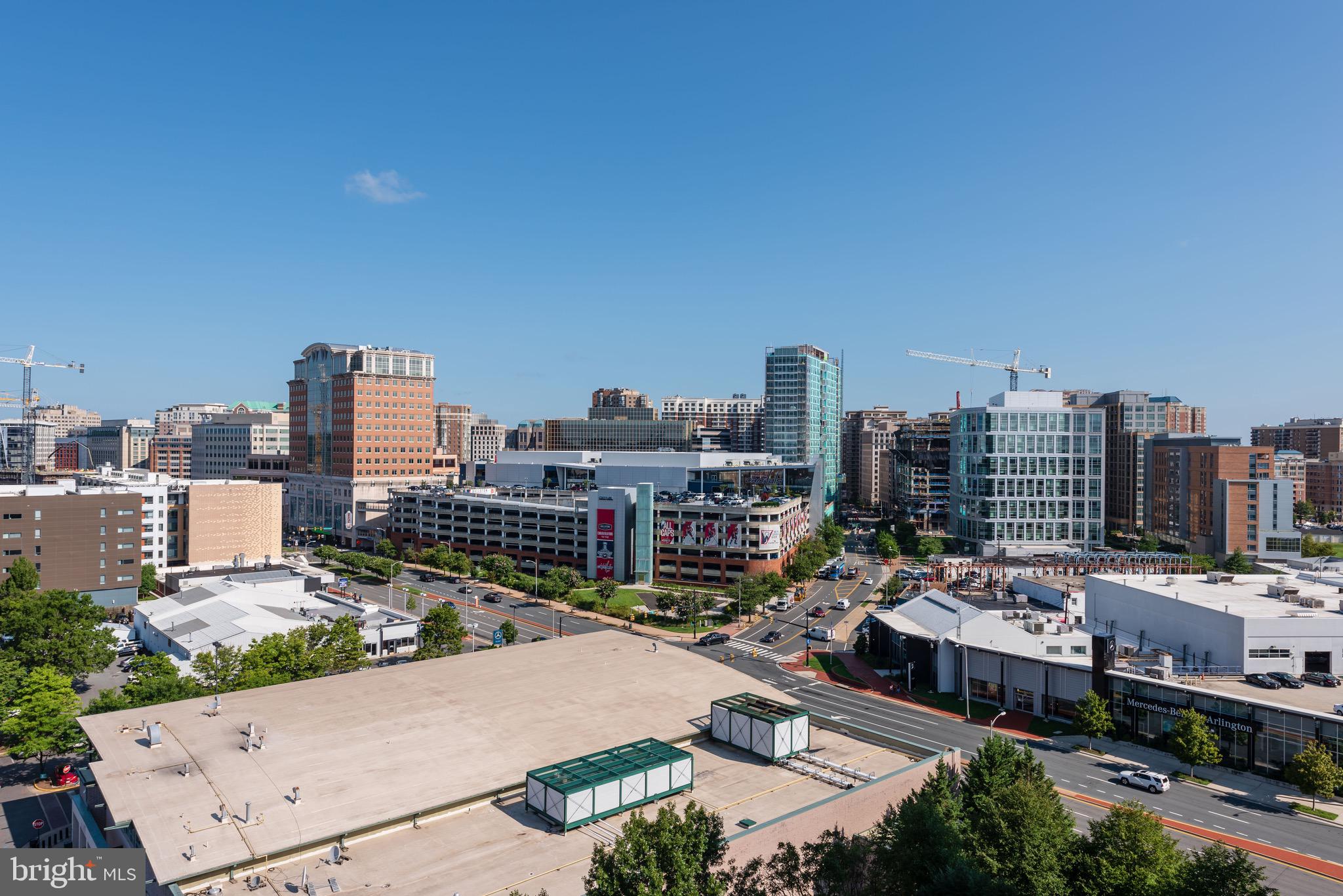 HYDE PARK - Residential Lease