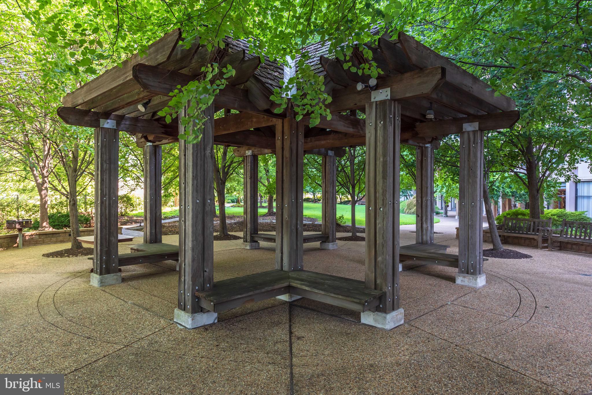 HYDE PARK - Residential Lease