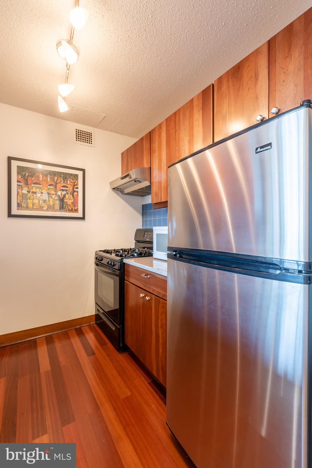 HYDE PARK - Residential Lease