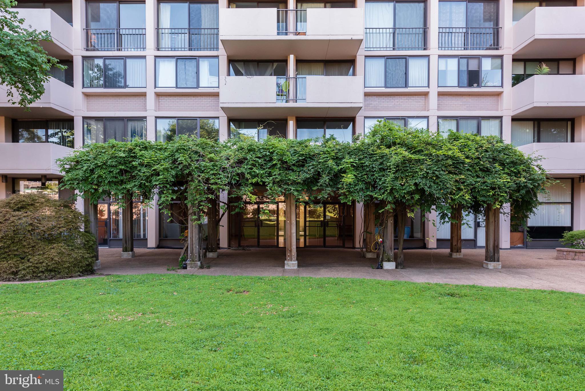 HYDE PARK - Residential Lease