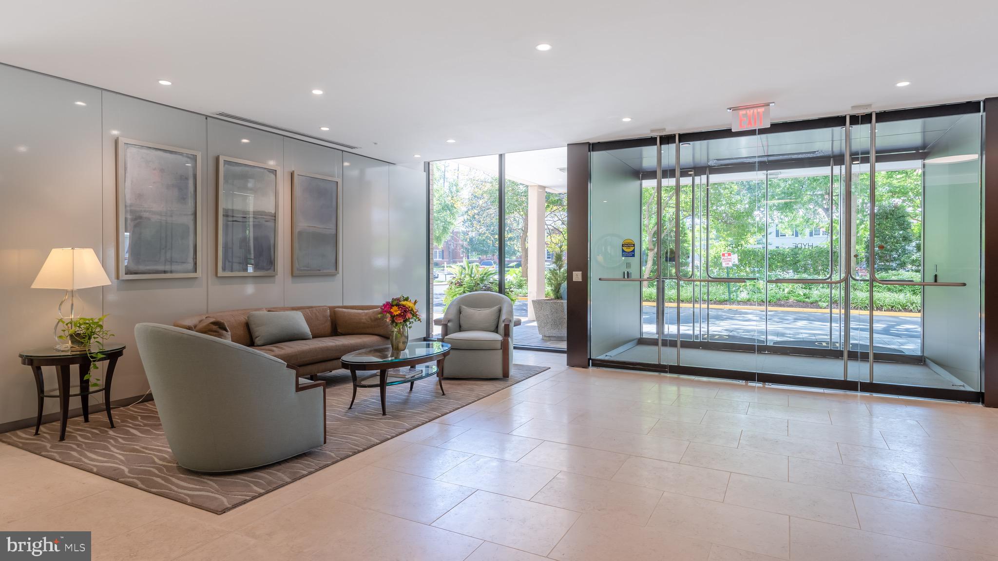 HYDE PARK - Residential Lease