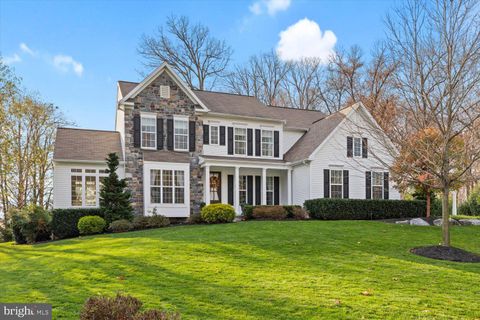 Photo of 95 GREENBRIAR DR, ELIZABETHTOWN, PA 17022 (MLS # PALA2027938)