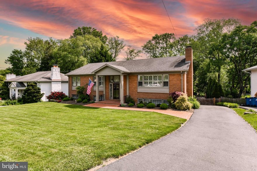 Gorgeous 6BR, 3BA home in desirable Potomac Hills McLean neighborhood*Hardwood floors, neutral paint tones, crown moldings & lots of natural light throughout the main level*Open floor plan that has been meticulously maintained*Spacious living room with custom built-ins, crown molding, plantation shutters & decorative-only fireplace*Formal dining room with custom trim leads to updated kitchen featuring granite counters, bay window, recessed lighting, ample white 42" cabinetry & Stainless Steel appliances*Main level also features three nicely sized bedrooms + 2 full updated tiled baths with quartz vanity*Lower level features three additional bedrooms + full bath + large rec room with decorative fireplace & unfinished space for storage & laundry room with cabinetry & tiled floors provide more storage space*Enjoy the large private backyard brick paver patio  & large landscaped lot with fully fenced backyard*Superb Location, Potomac Hills, minutes to GW Parkway with easy access to DC, major roads & shops as well as multiple parks nearby*Less than 1/2 mile to Linway Terrace park with its playground, tennis courts, basketball courts, baseball field, batting cage, and full-size soccer field. Less than ¼ mile to Bryan Branch Park + the Pimmit Run Trail*Sought-after McLean HS Pyramid*Conveniently located near McLean shops & restaurants*LAWNCARE INCLUDED IN RENT*

*Available 7.19.23*