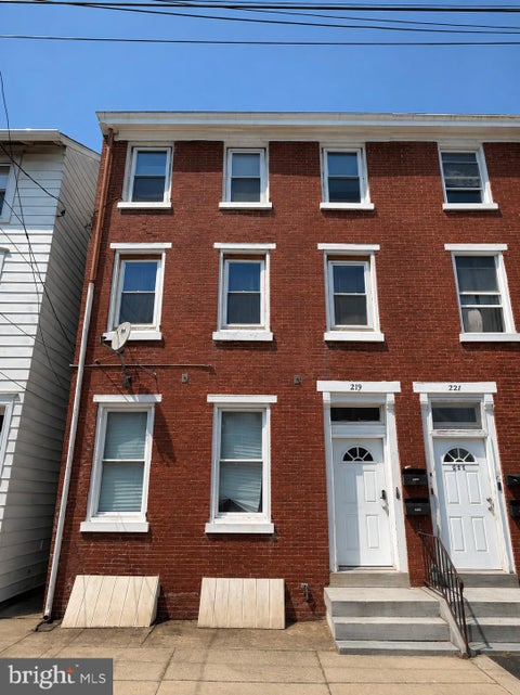 Multifamily For Sale - 219 E Broad Street<br/> BURLINGTON, NJ 08016