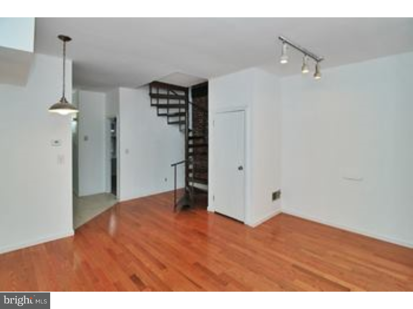 UNIVERSITY CITY - Residential Income