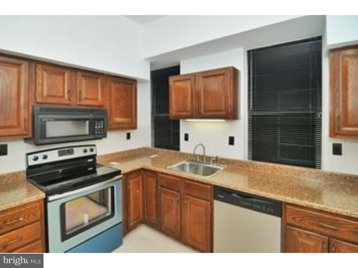 UNIVERSITY CITY - Residential Income