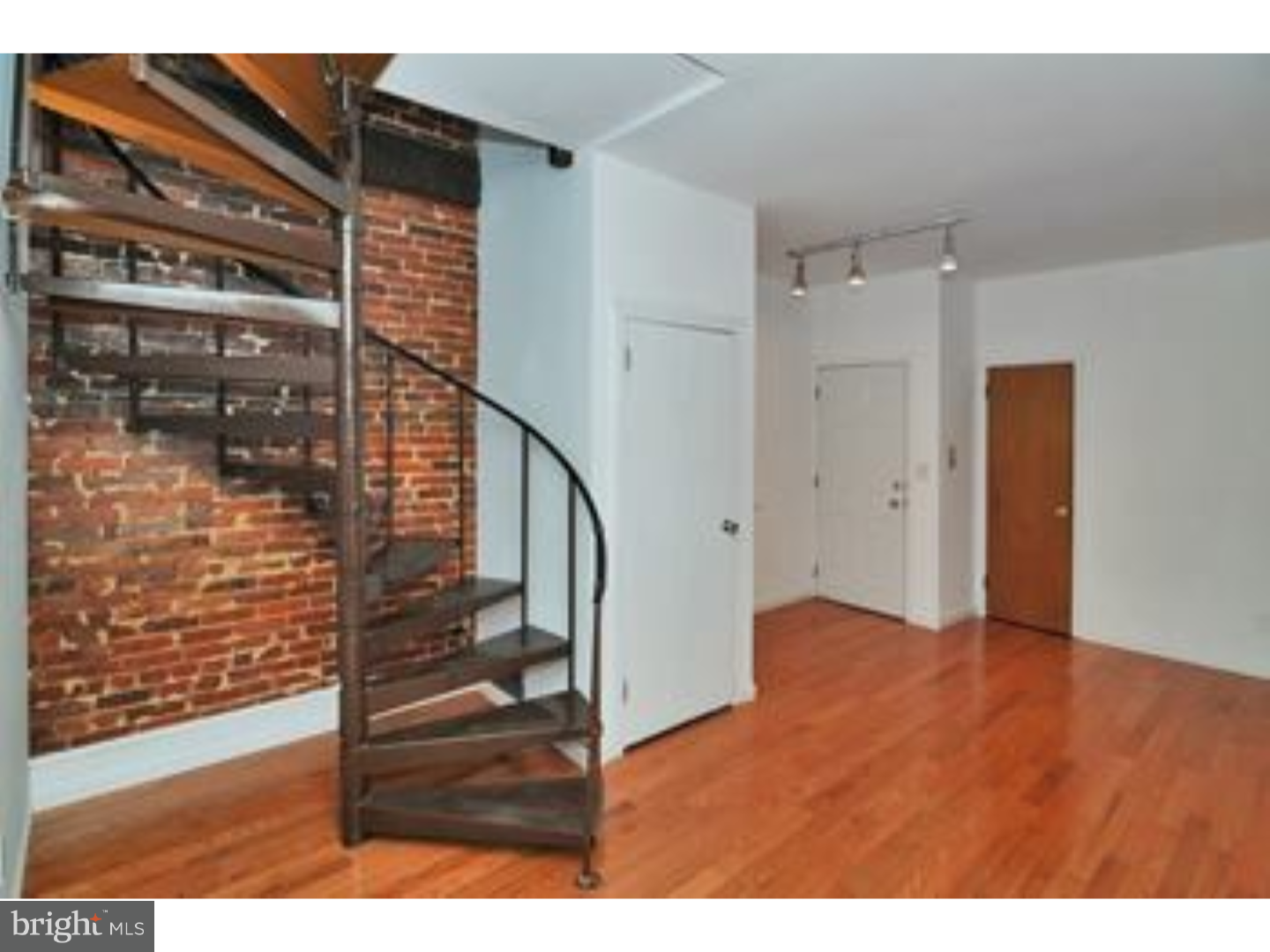UNIVERSITY CITY - Residential Income