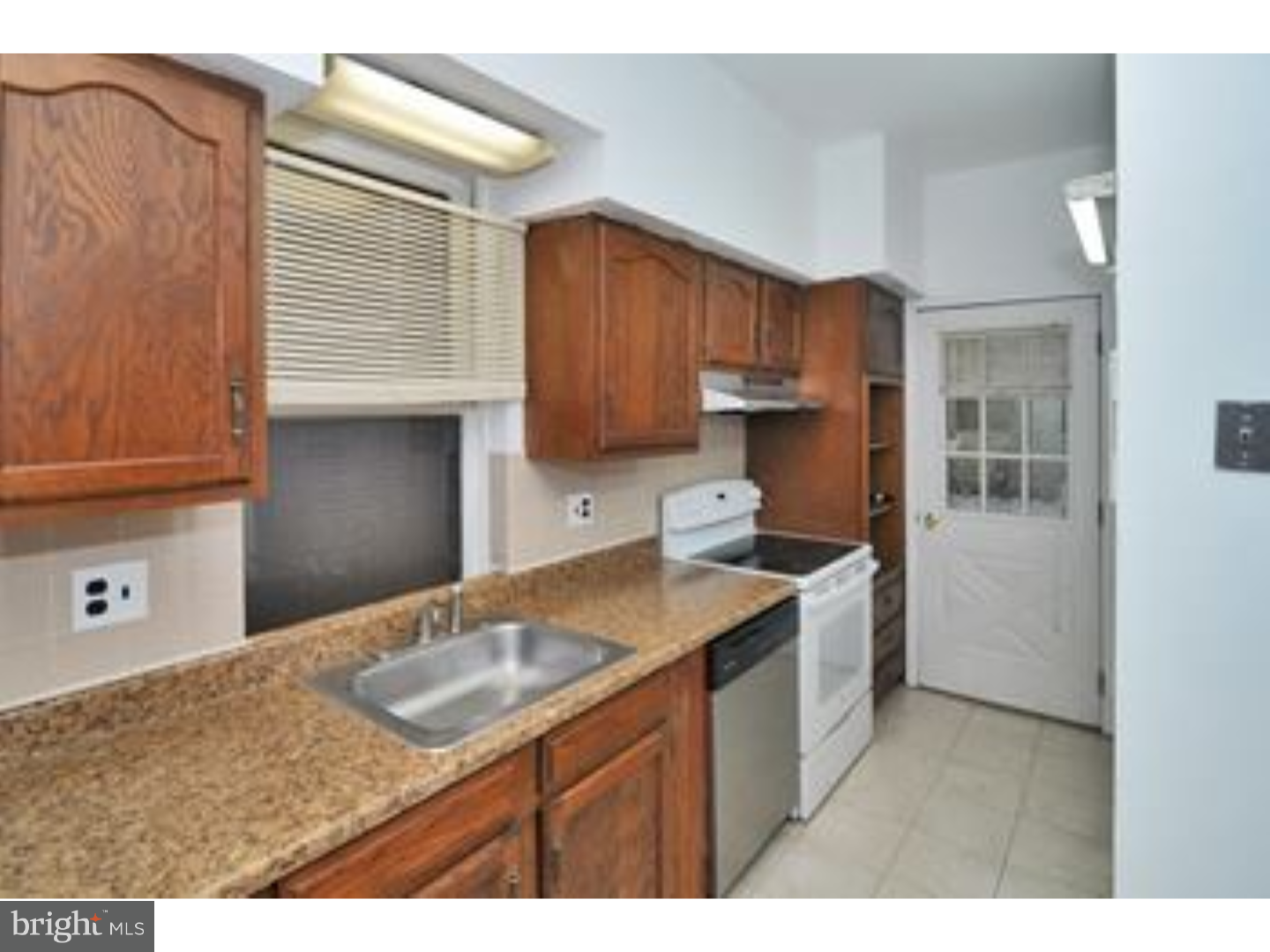 UNIVERSITY CITY - Residential Income