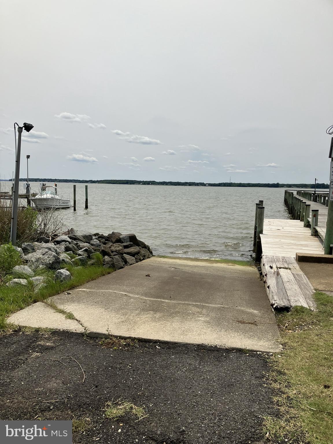 LONGVIEW BEACH - Land