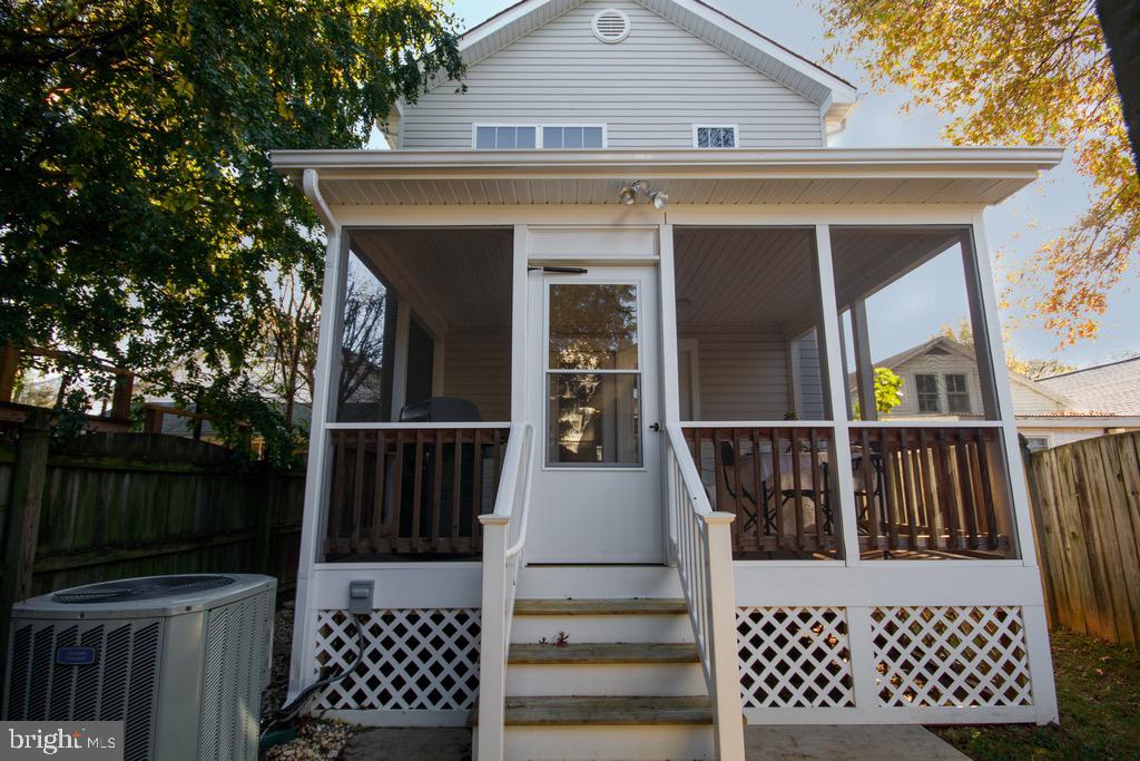 DOWNTOWN FREDERICKSBURG - Residential