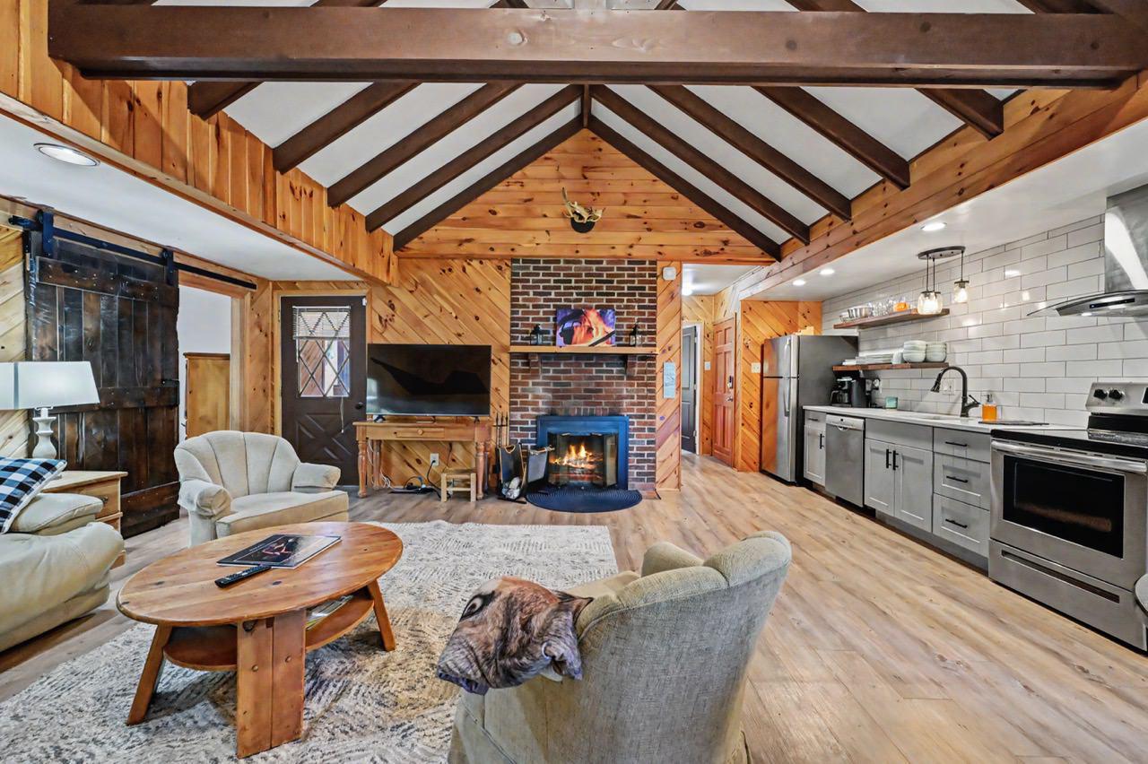 SPLIT ROCK - Residential