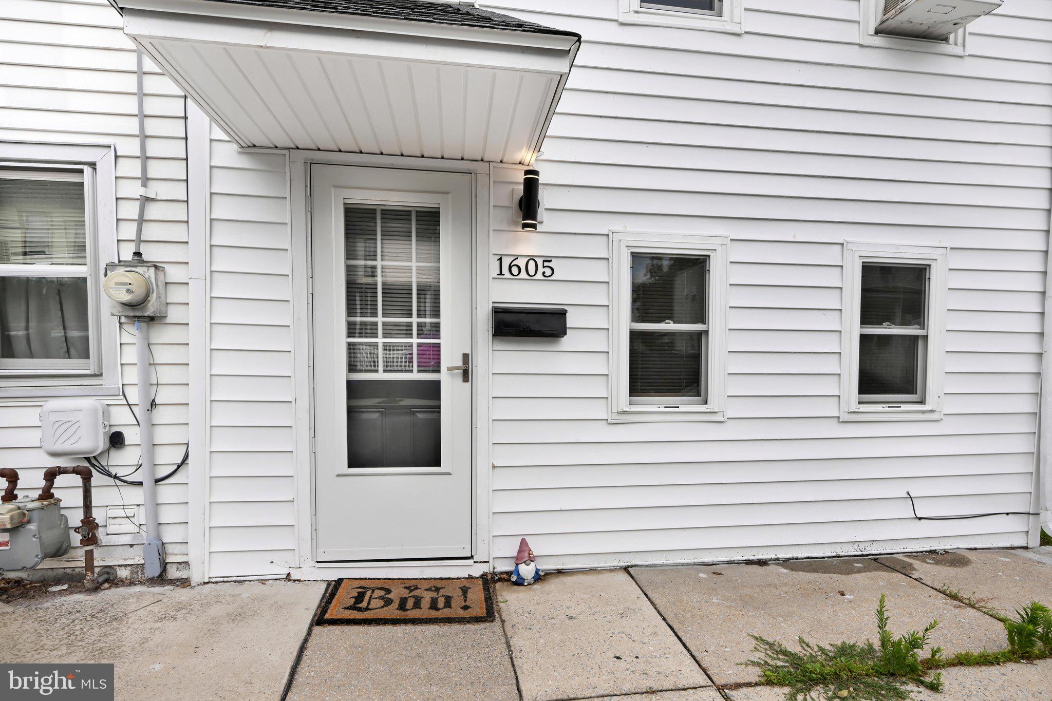 1605 CENTER STREET