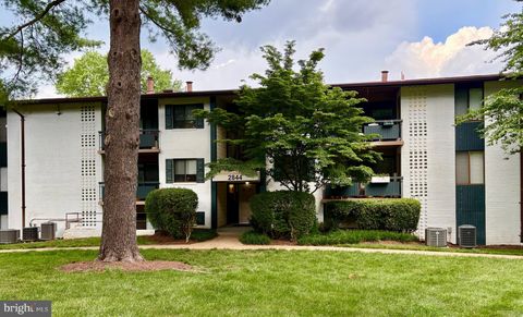 Condo For Rent - 2844 Dover Lane #304<br/> FALLS CHURCH, VA 22042