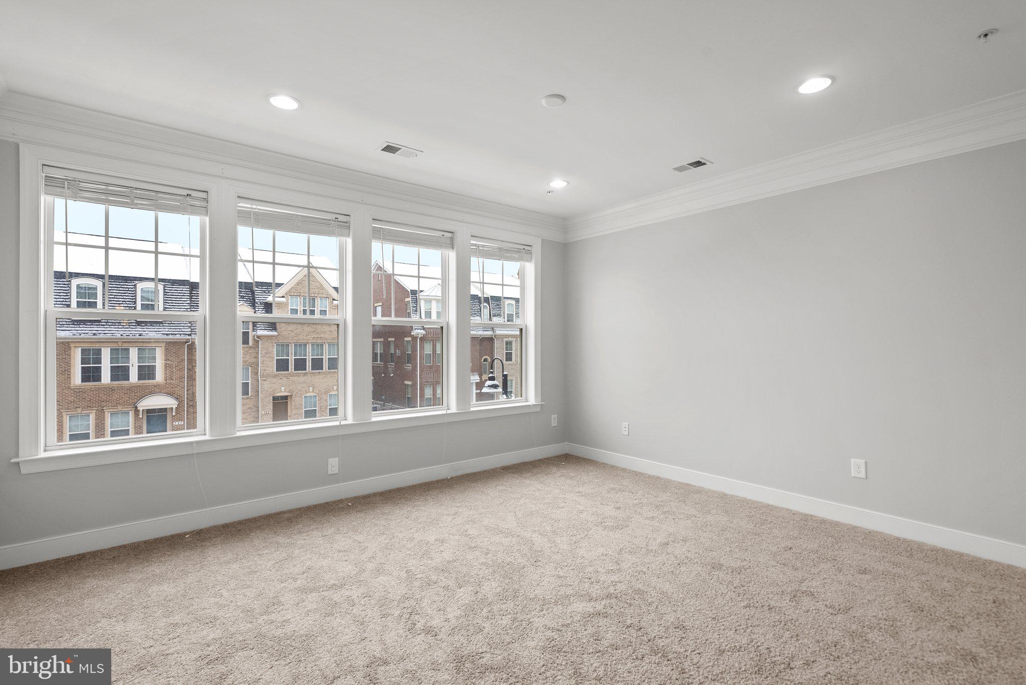 CROWN FARM - Residential