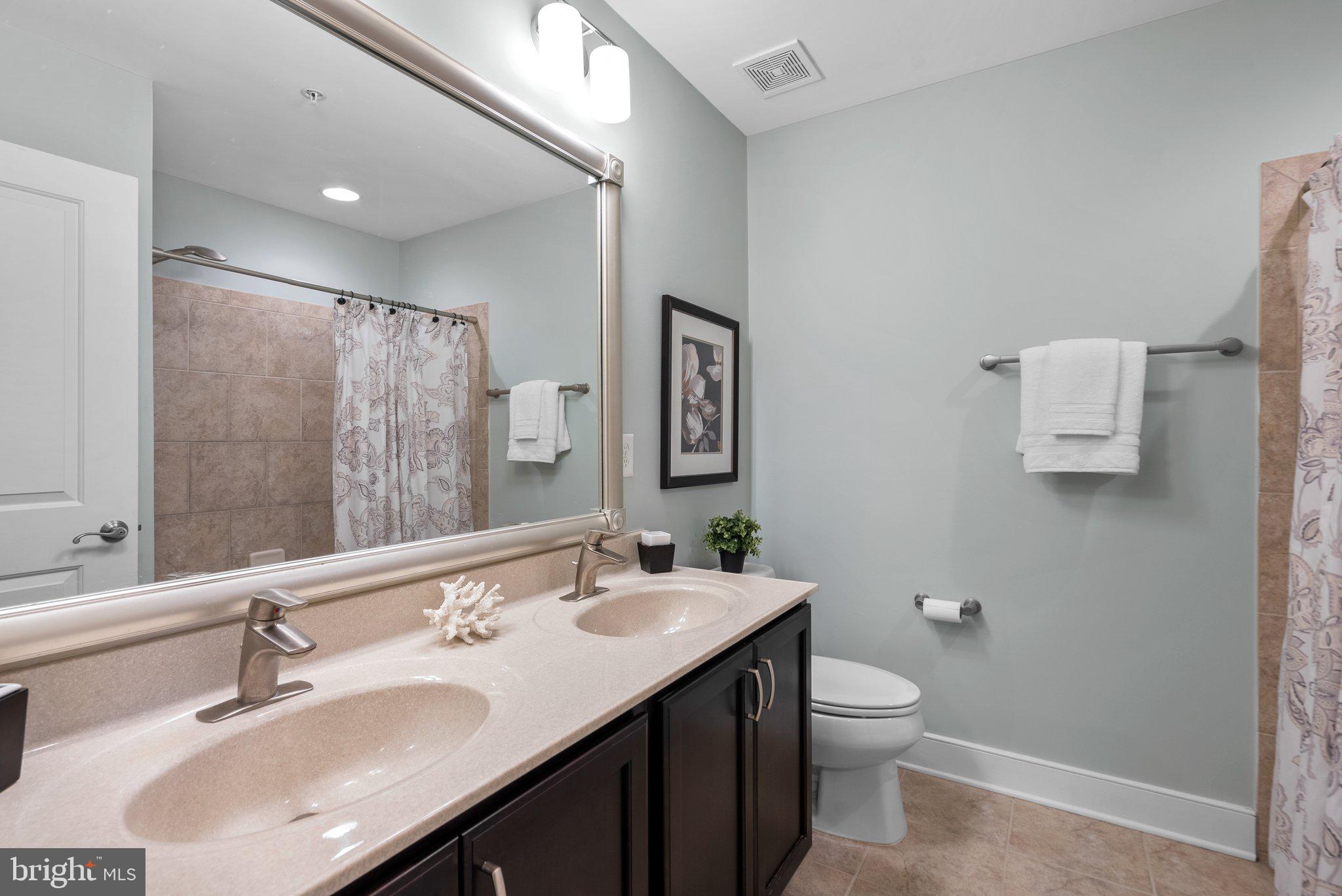 CROWN FARM - Residential