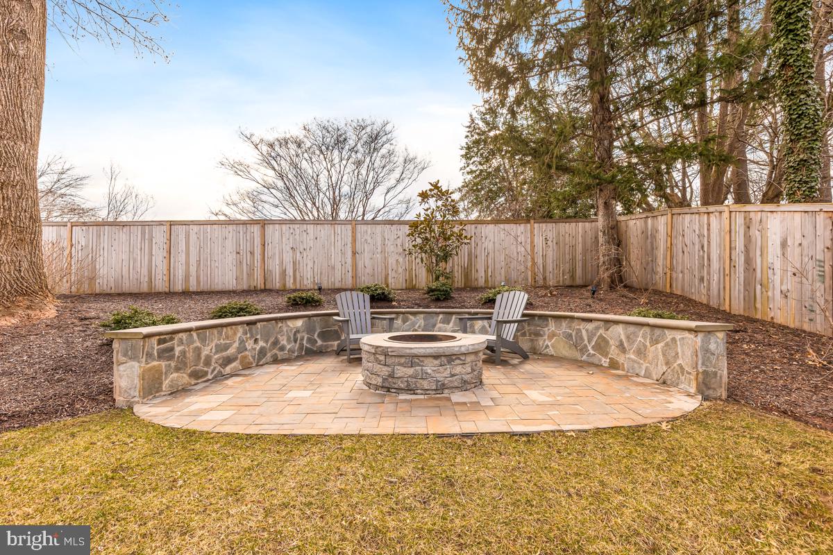 LAKEVALE COURT - Residential