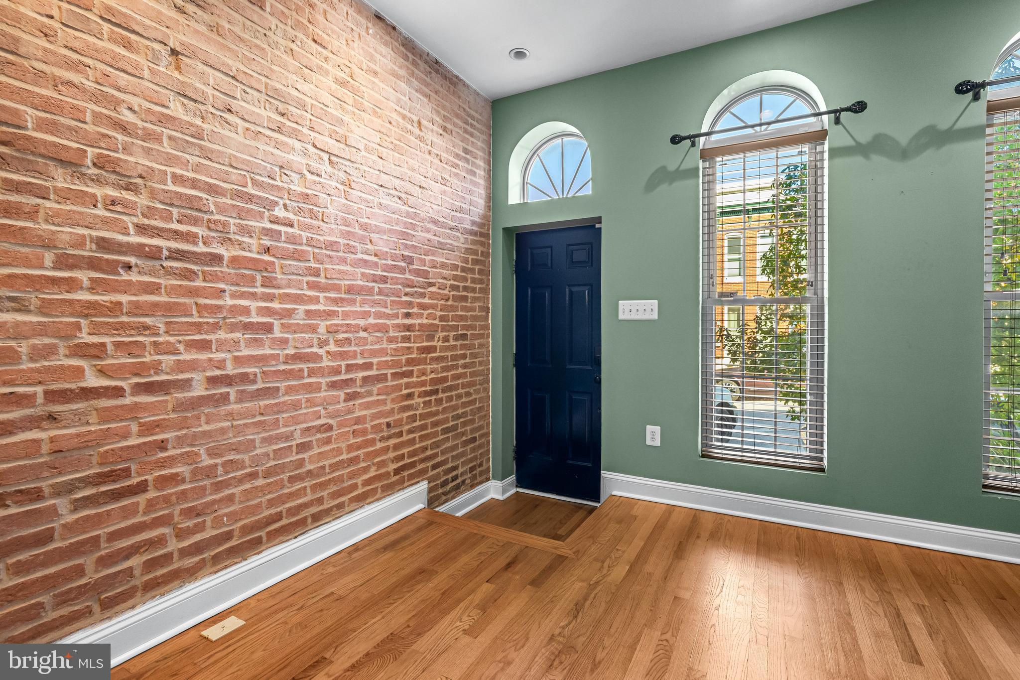 105 W CLEMENT STREET