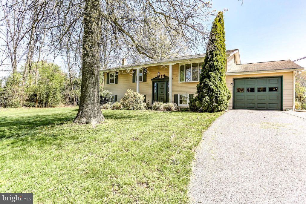Photo of 2078 Bainbridge Road, Elizabethtown, PA 17022 (MLS # PALA2049908)
