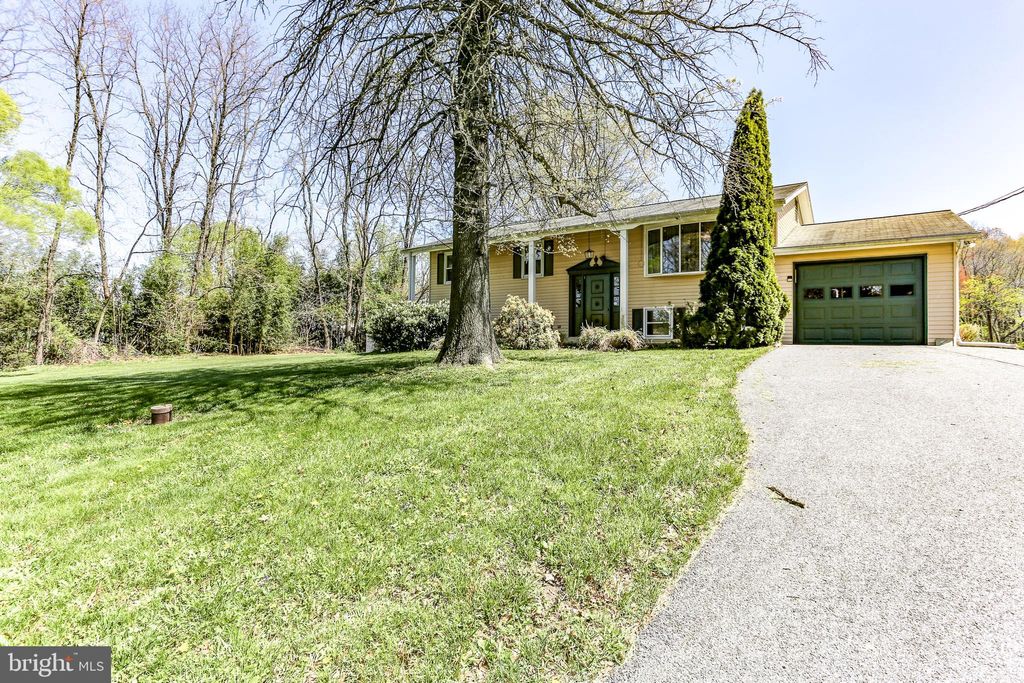 Photo of 2078 Bainbridge Road, Elizabethtown, PA 17022 (MLS # PALA2049908)