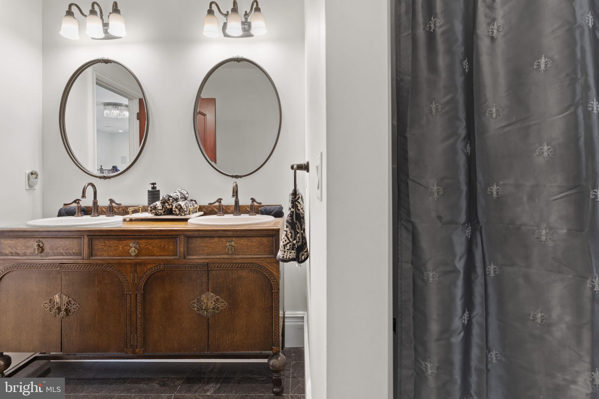 WILSHIRE ESTATES - Residential