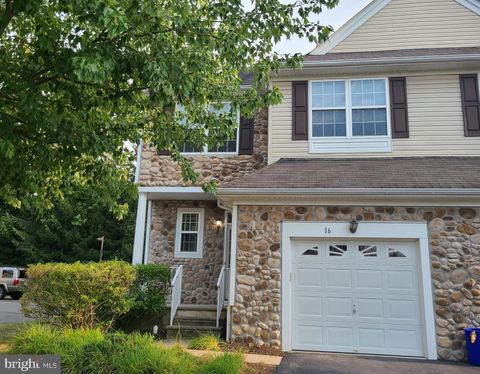 Townhouse For Rent - 16 Scarlet Oak Drive<br/> PRINCETON, NJ 08540