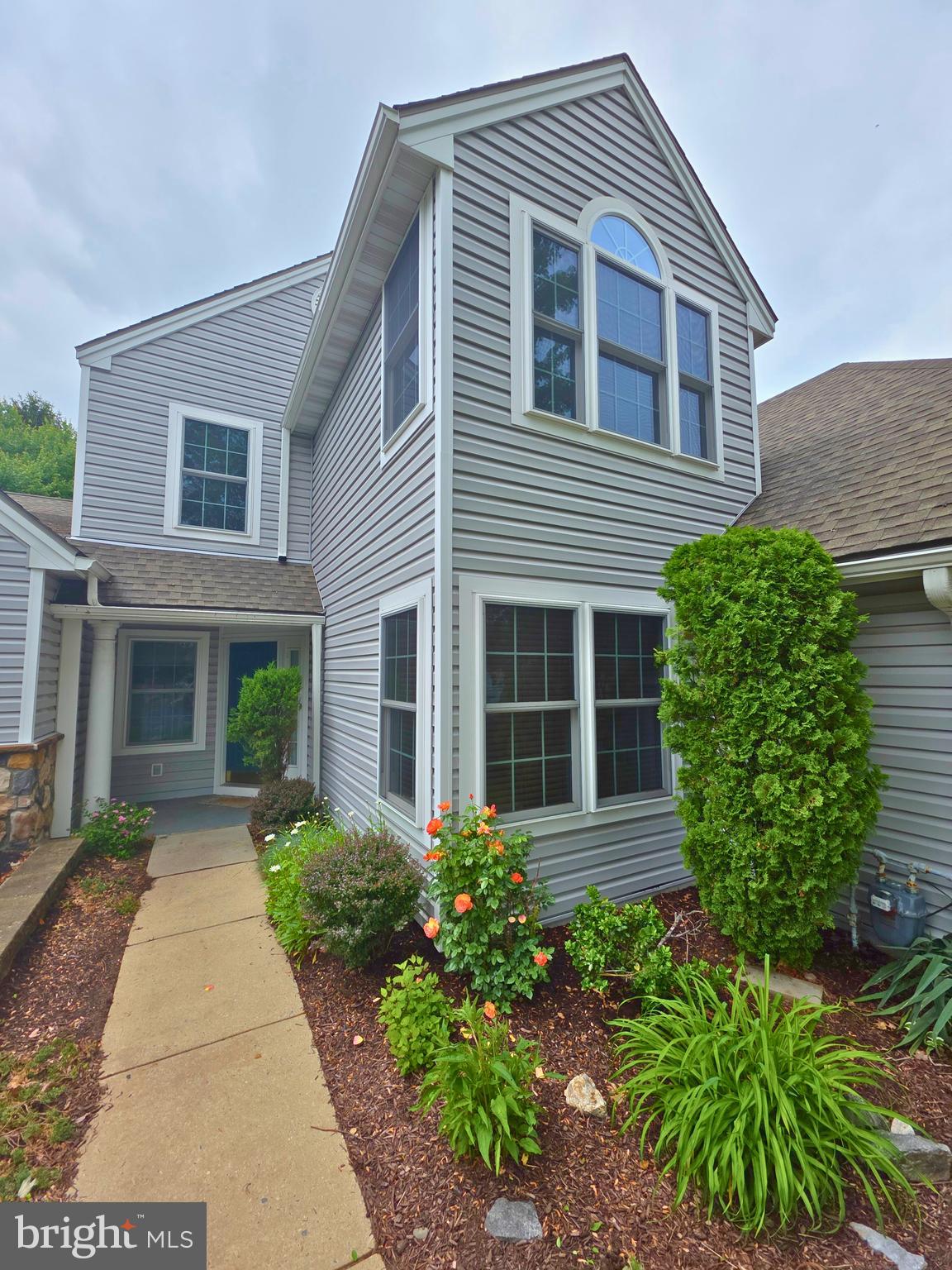 228 HAWTHORNE COURT N