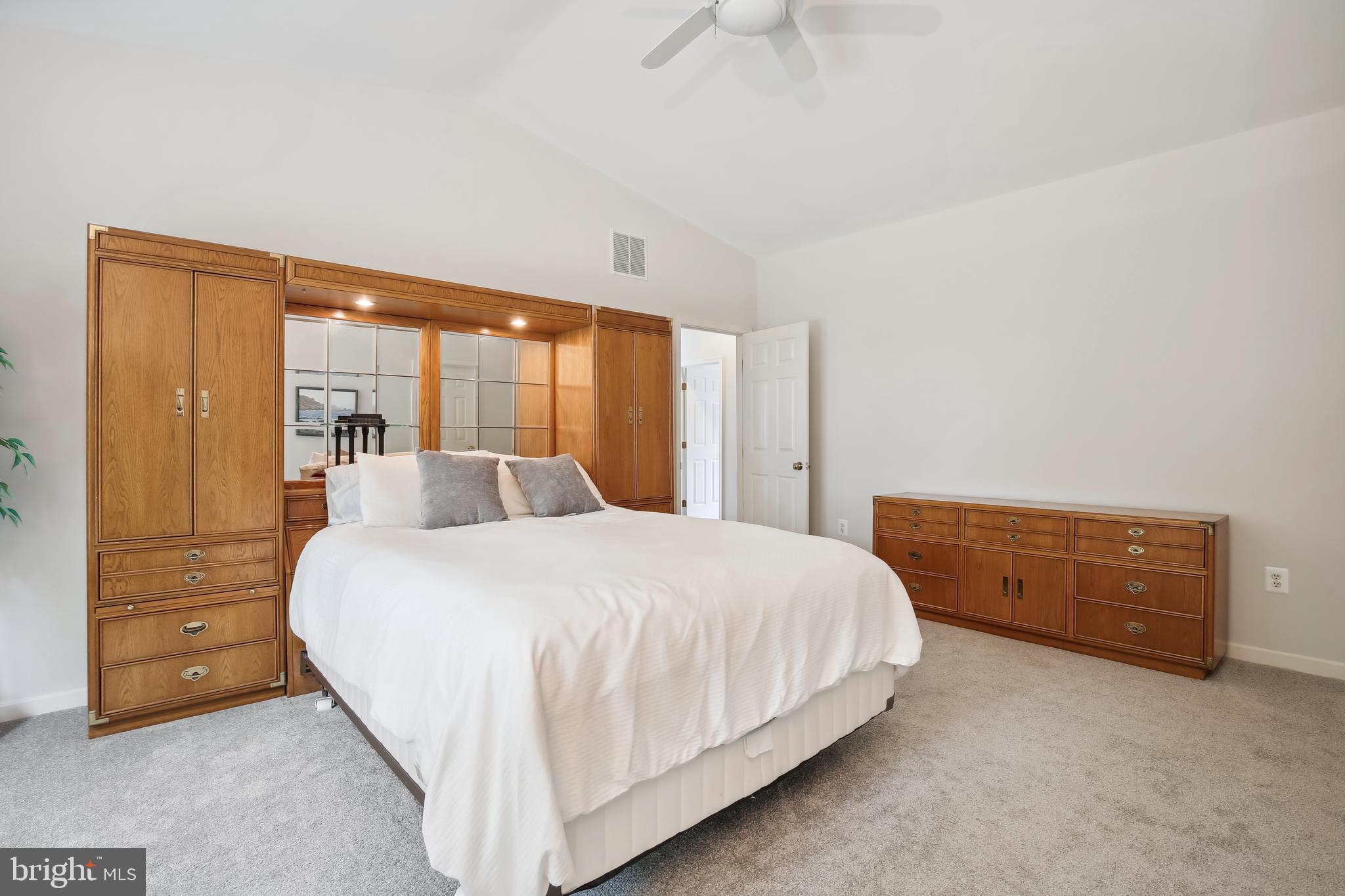 WOODFORD - Residential