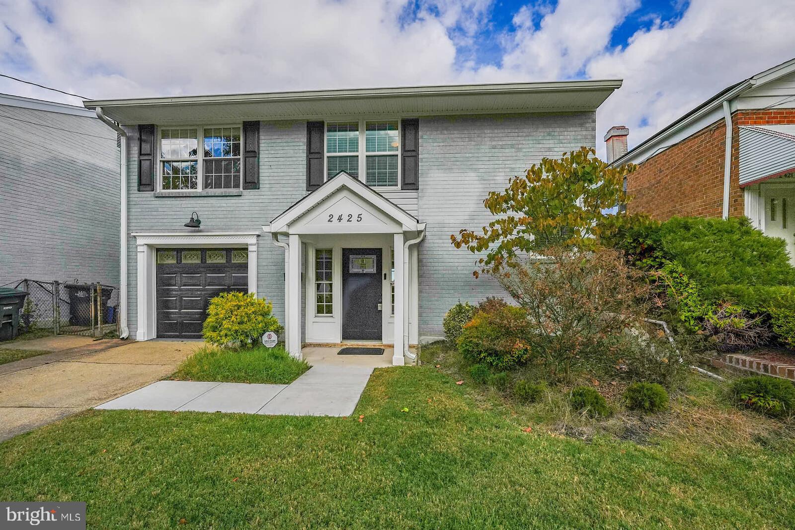 2425 SKYLAND PLACE SE