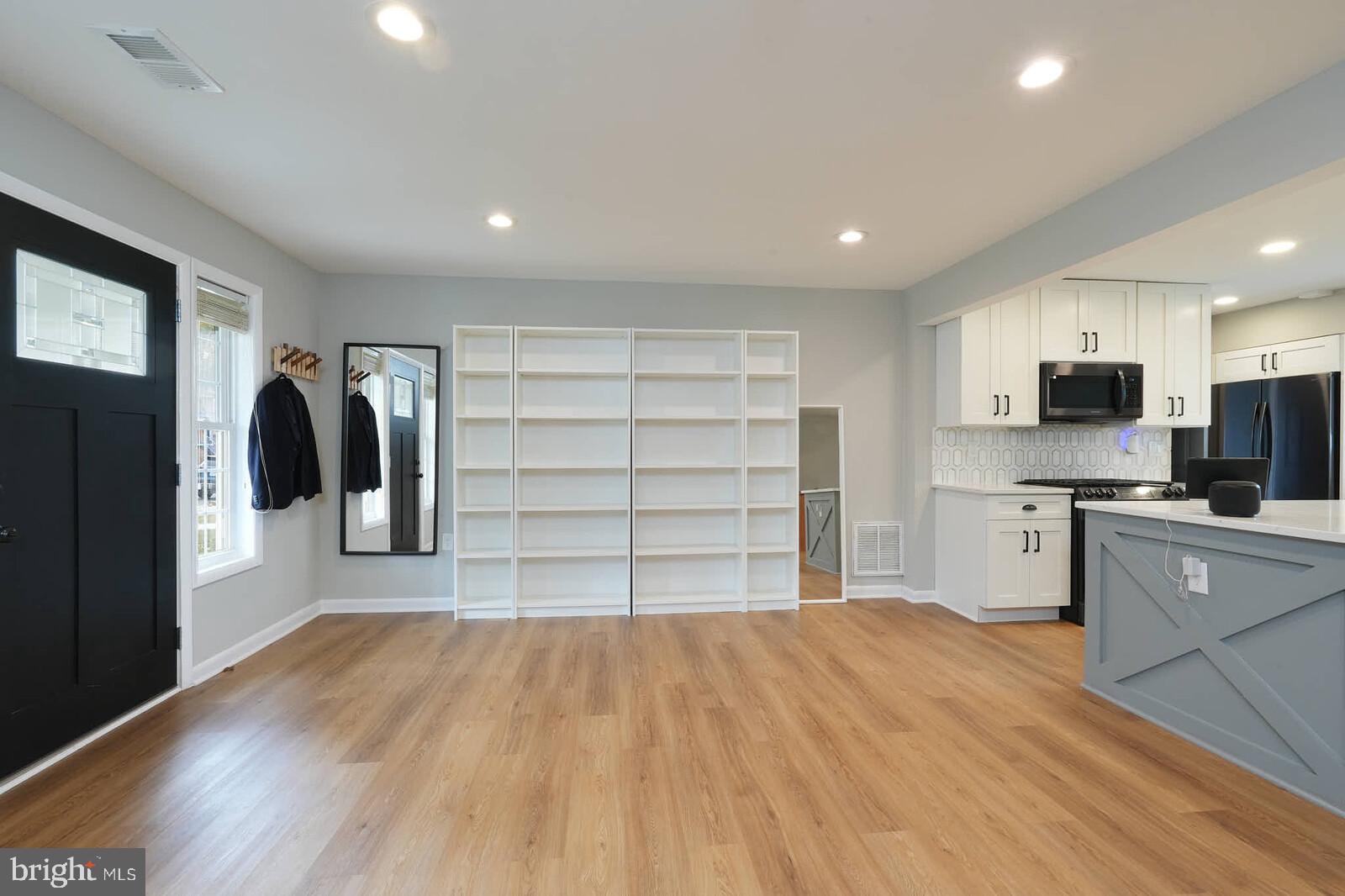 2425 SKYLAND PLACE SE