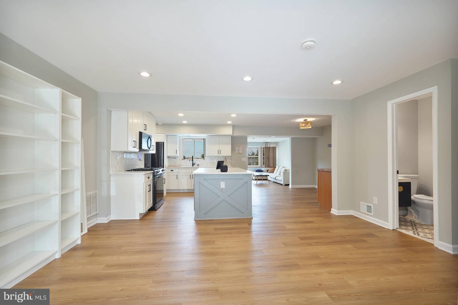 2425 SKYLAND PLACE SE