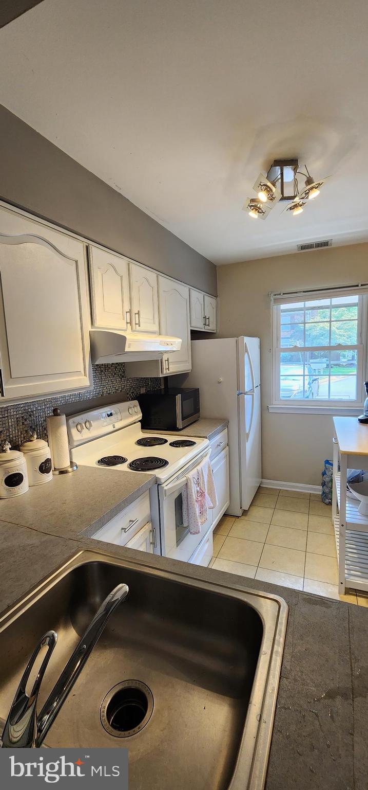 2815 LEE LANDING COURT