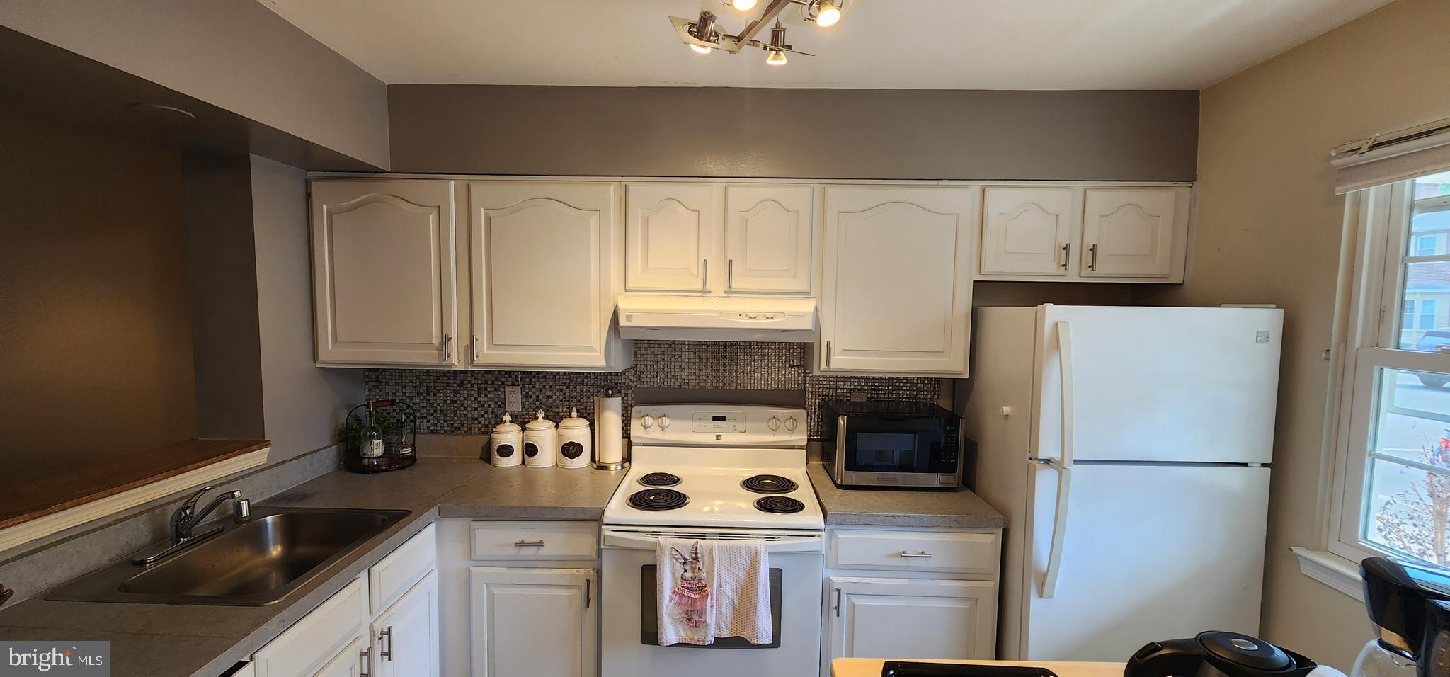 2815 LEE LANDING COURT