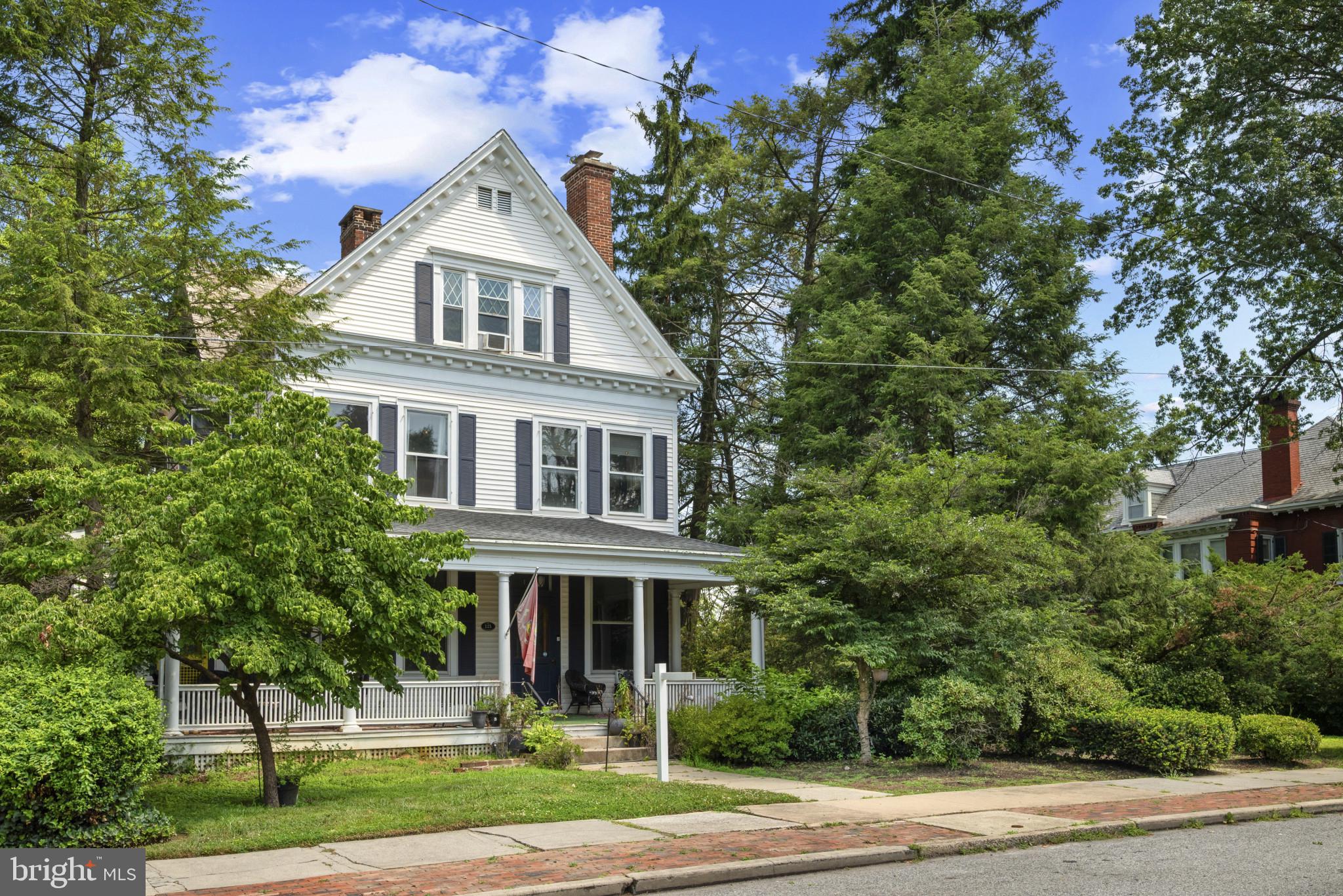 121 W SPRINGETTSBURY AVENUE
