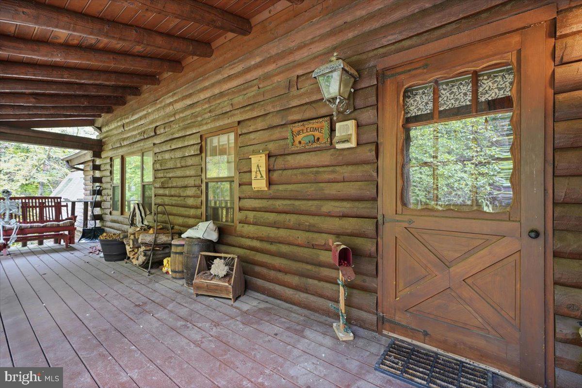 805 BLACKBIRCH COURT