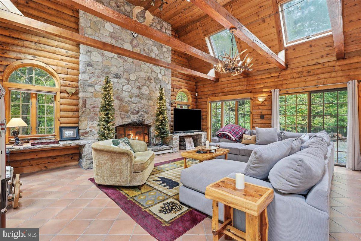 805 BLACKBIRCH COURT