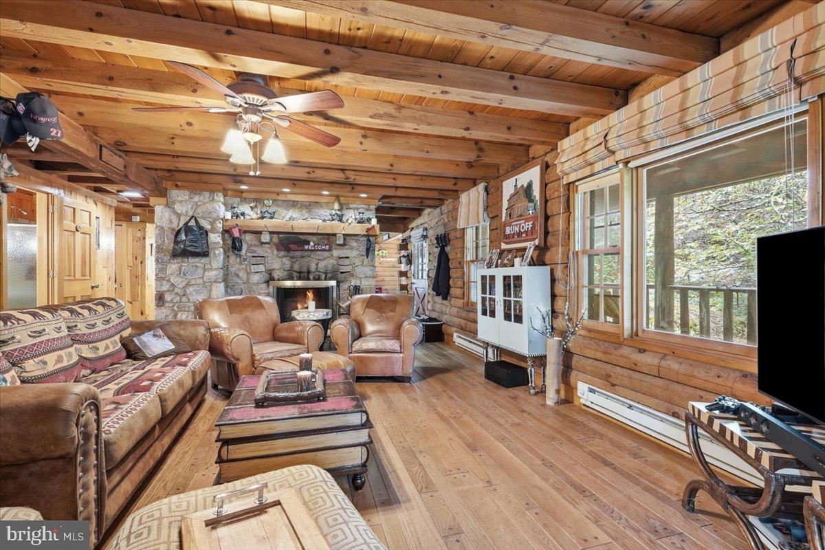 805 BLACKBIRCH COURT