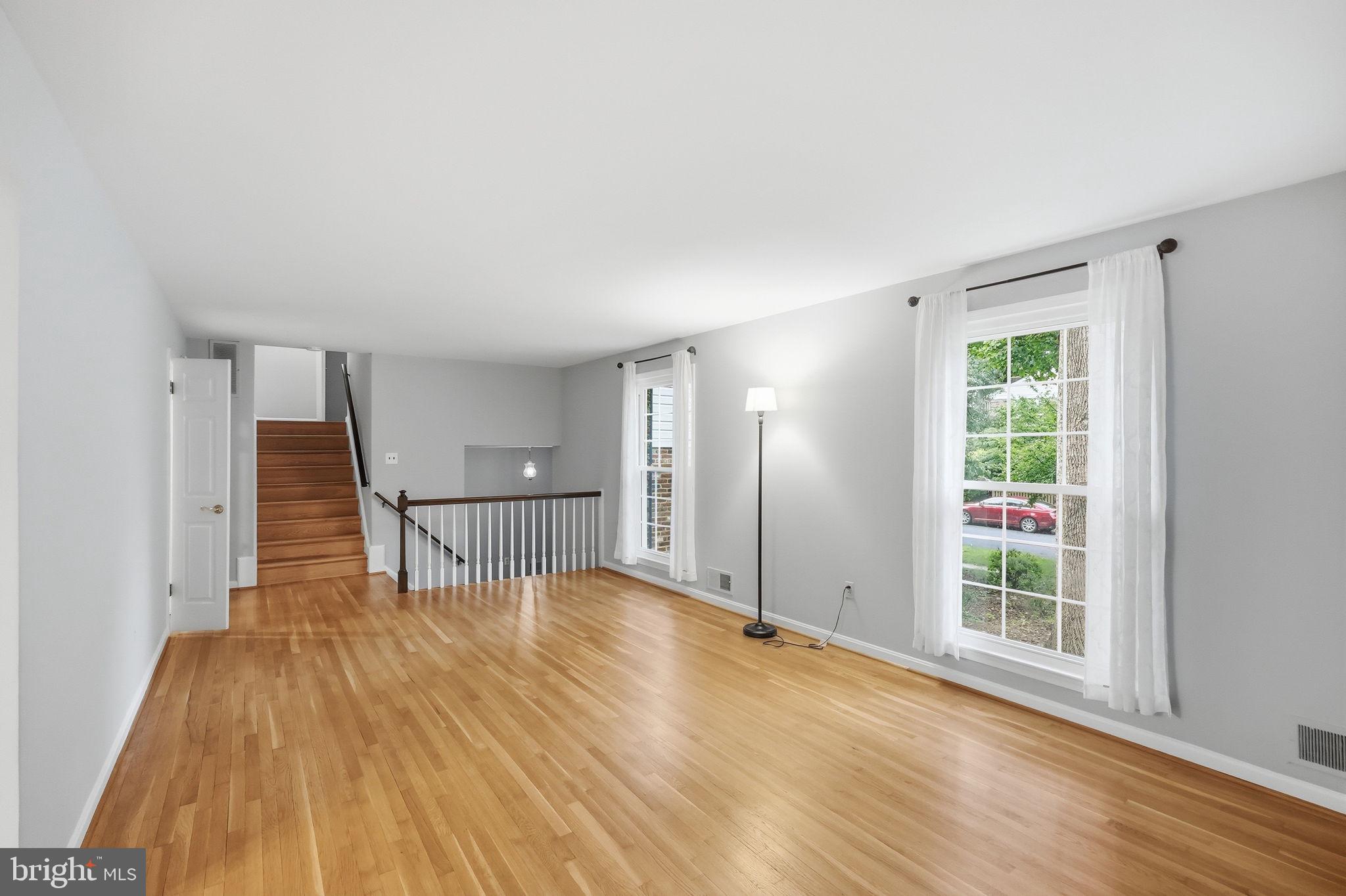 809 WOODLEY DRIVE
