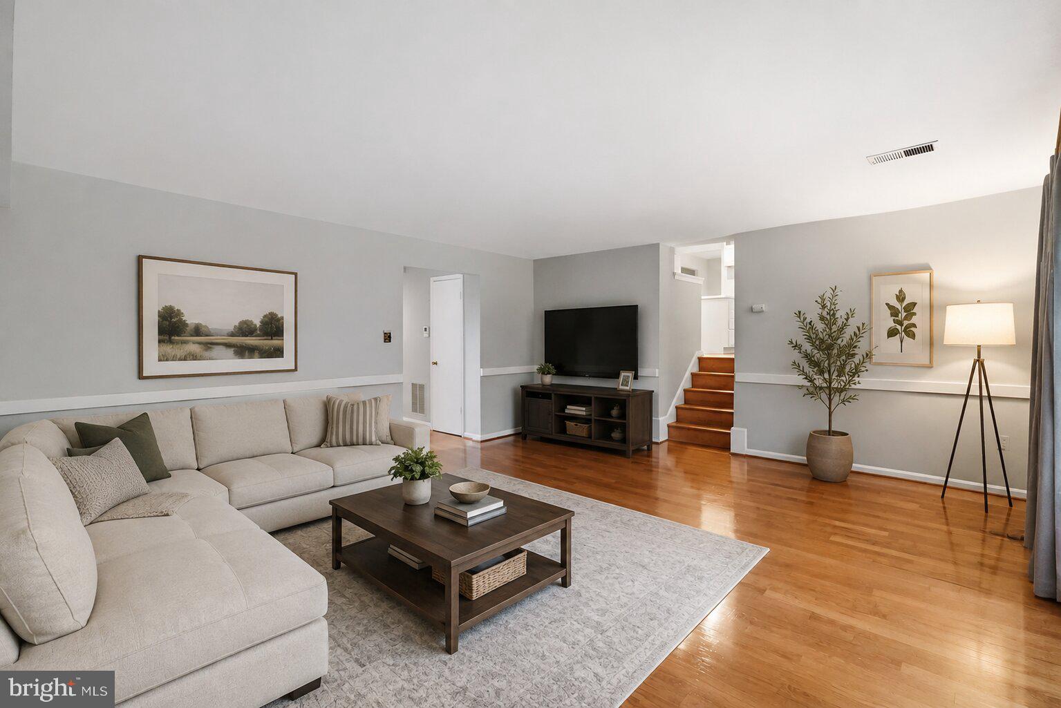 809 WOODLEY DRIVE