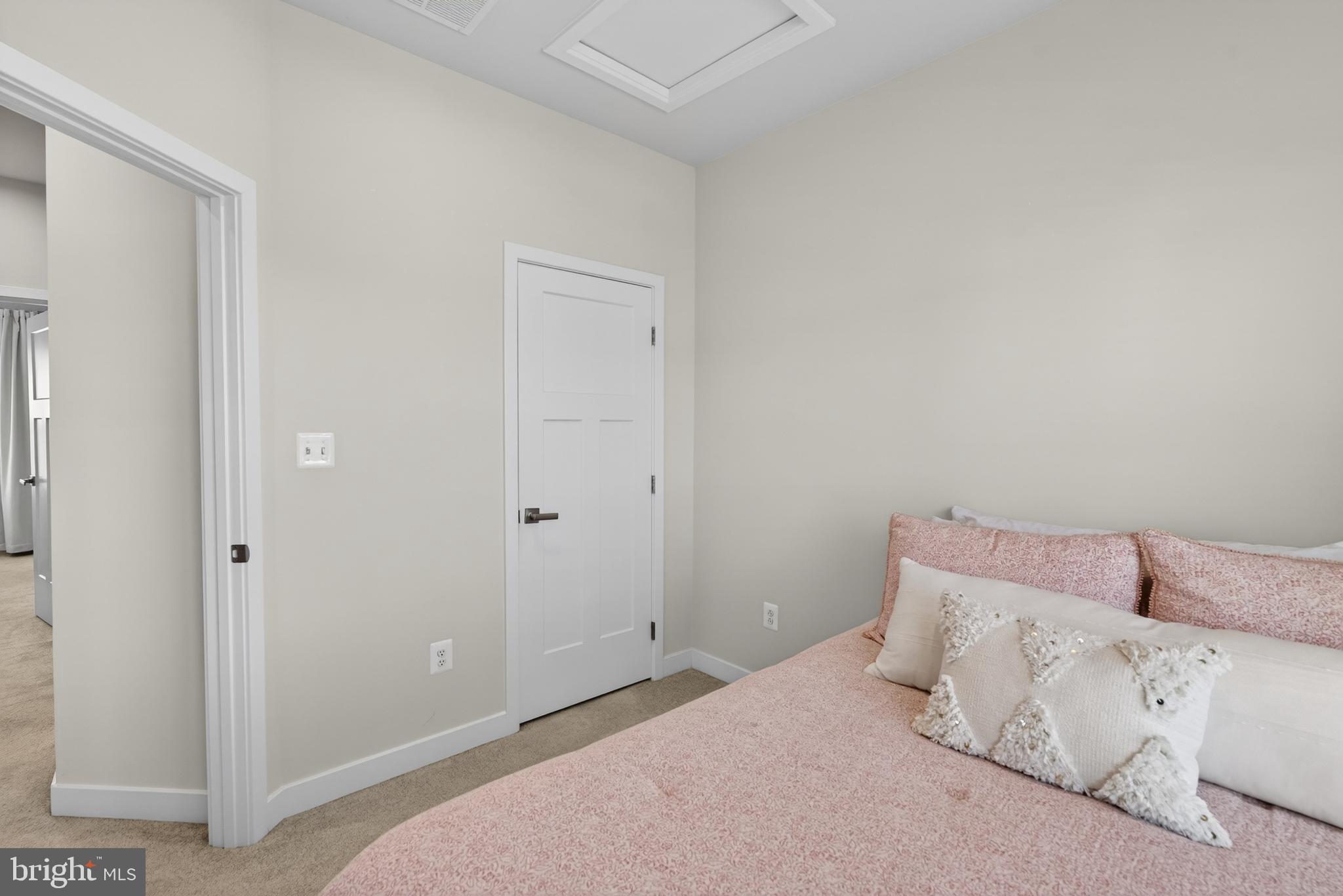 JAMES RUN TOWNHOMES - Residential