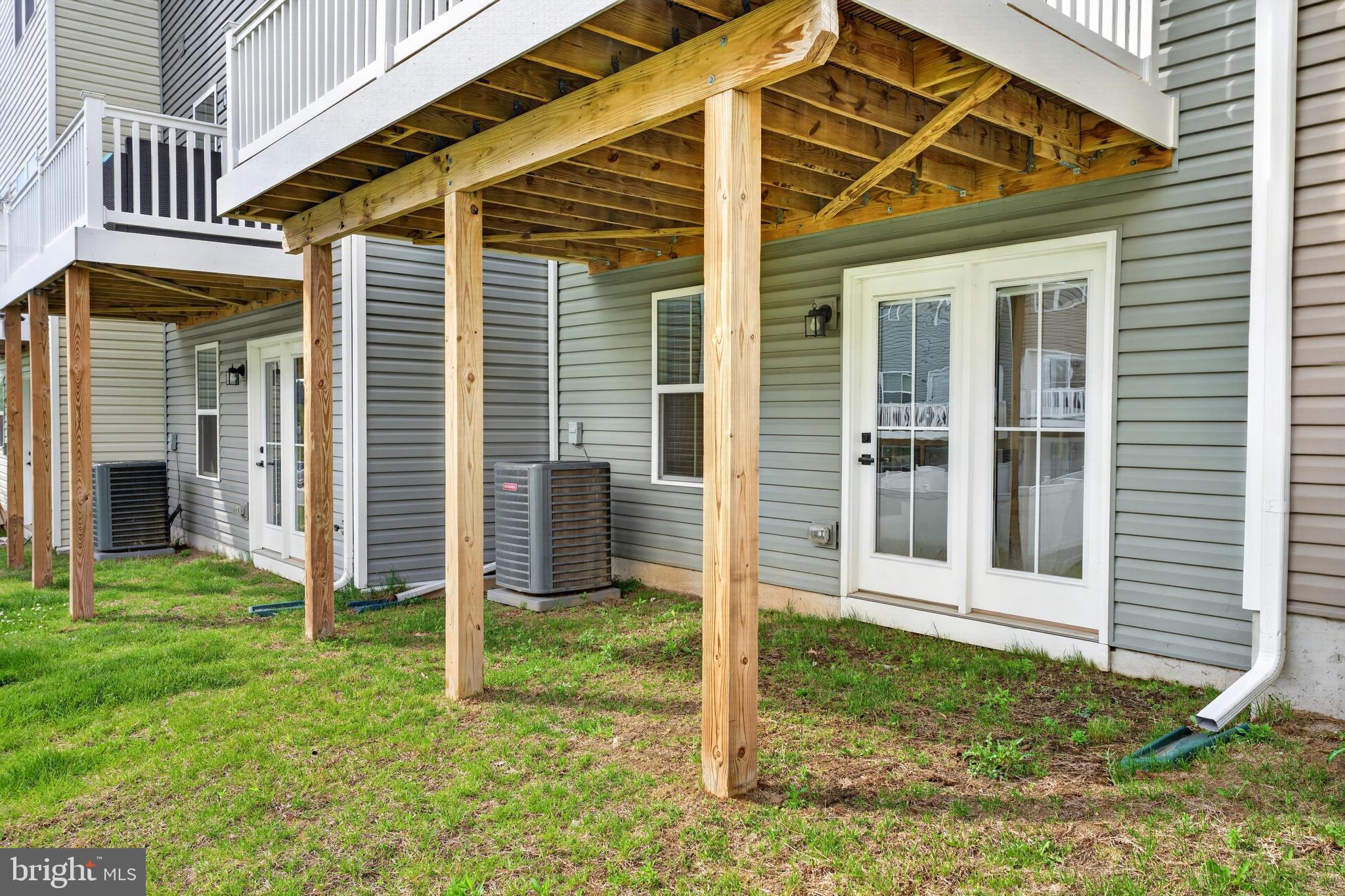 JAMES RUN TOWNHOMES - Residential