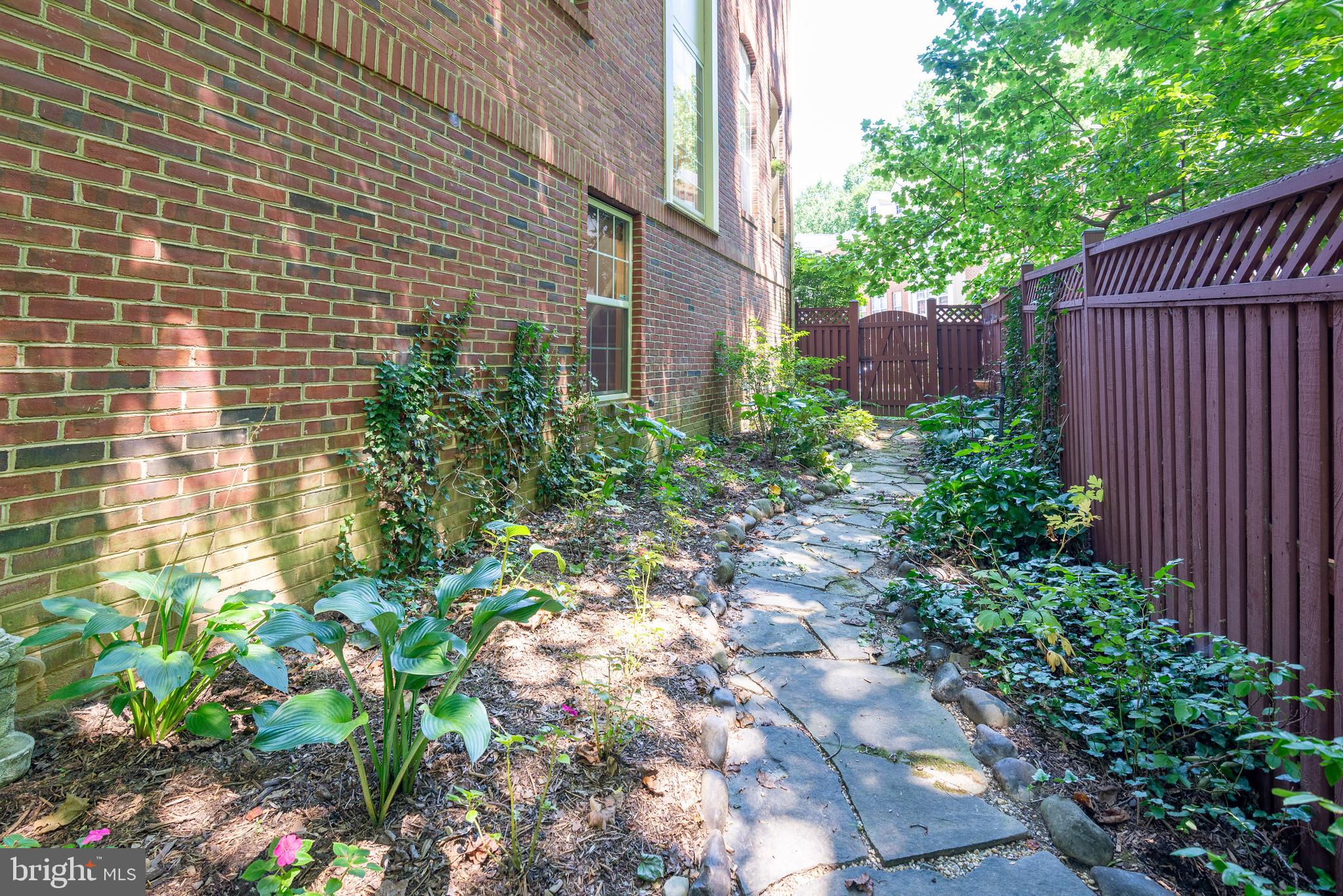 ASHLEIGH WOODS - Residential