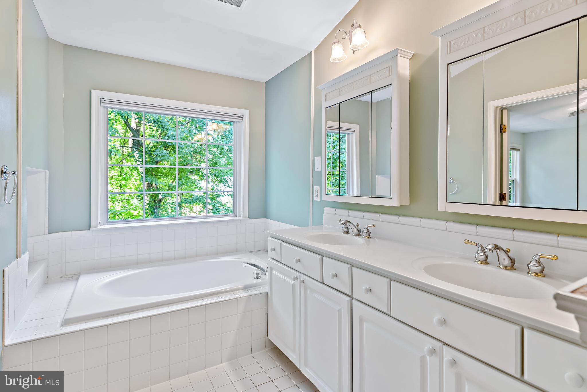 ASHLEIGH WOODS - Residential