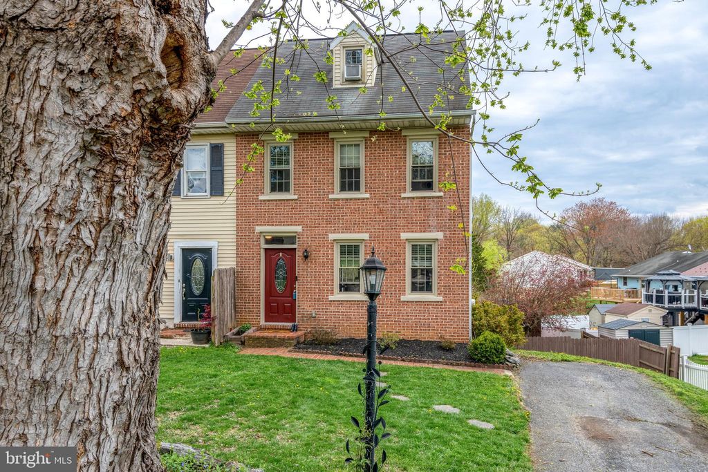 Photo of 202 Fairfax Dr, LANCASTER, PA 17603 (MLS # PALA2066942)