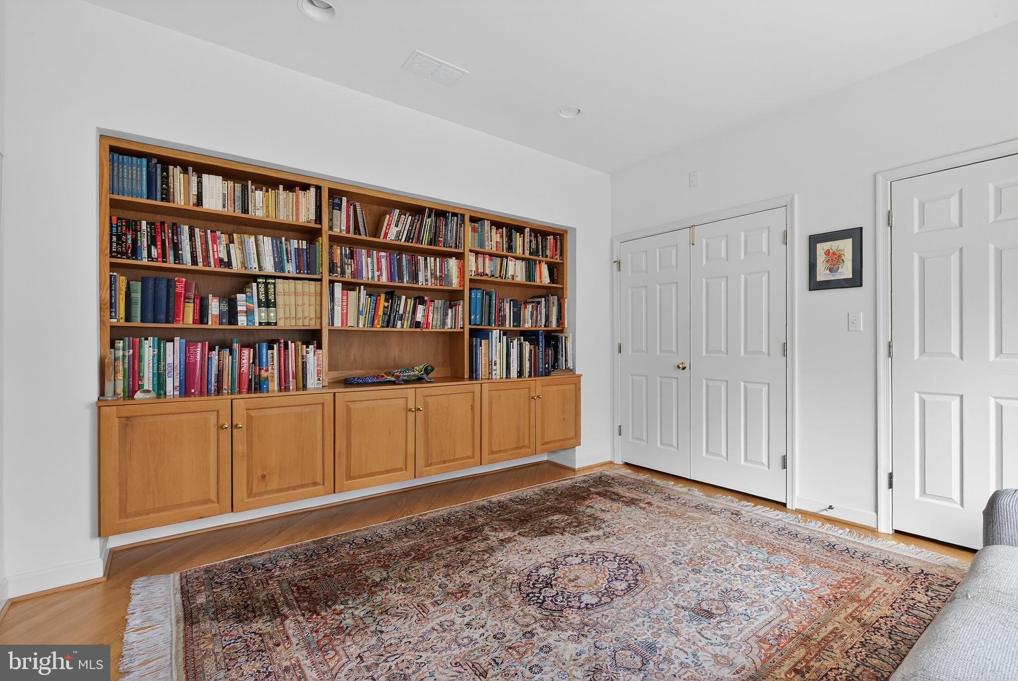 LAKE POTOMAC - Residential