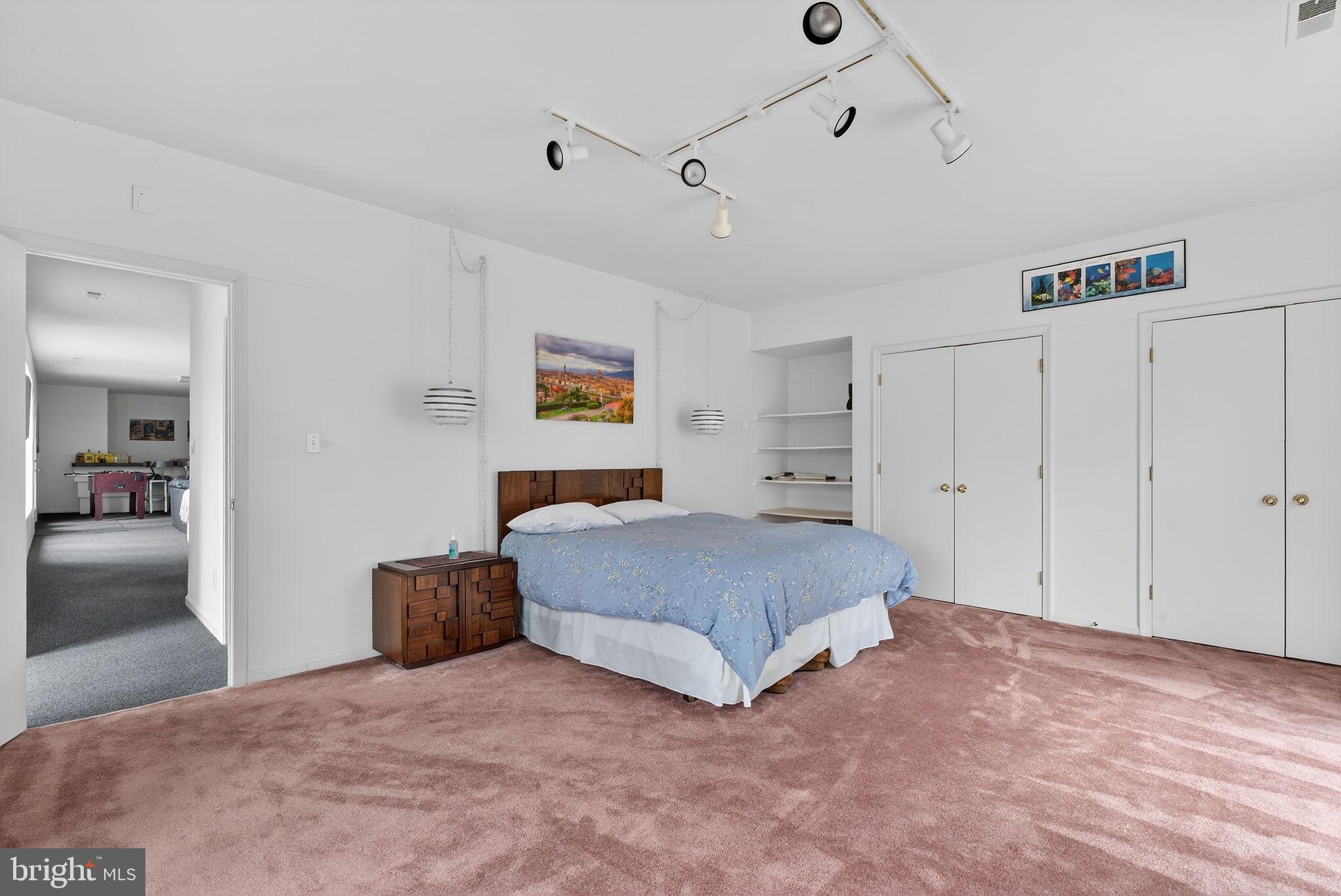 LAKE POTOMAC - Residential