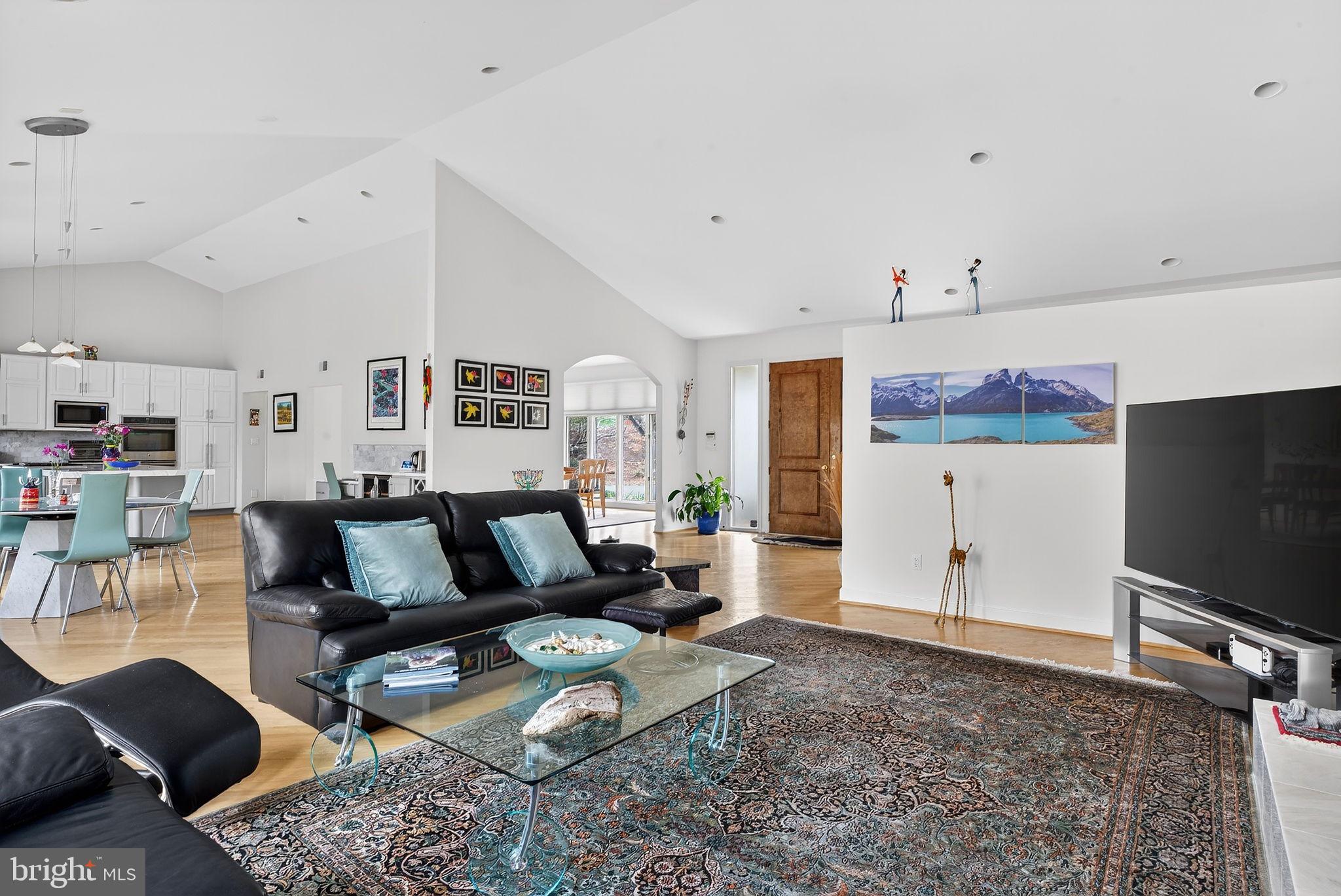 LAKE POTOMAC - Residential