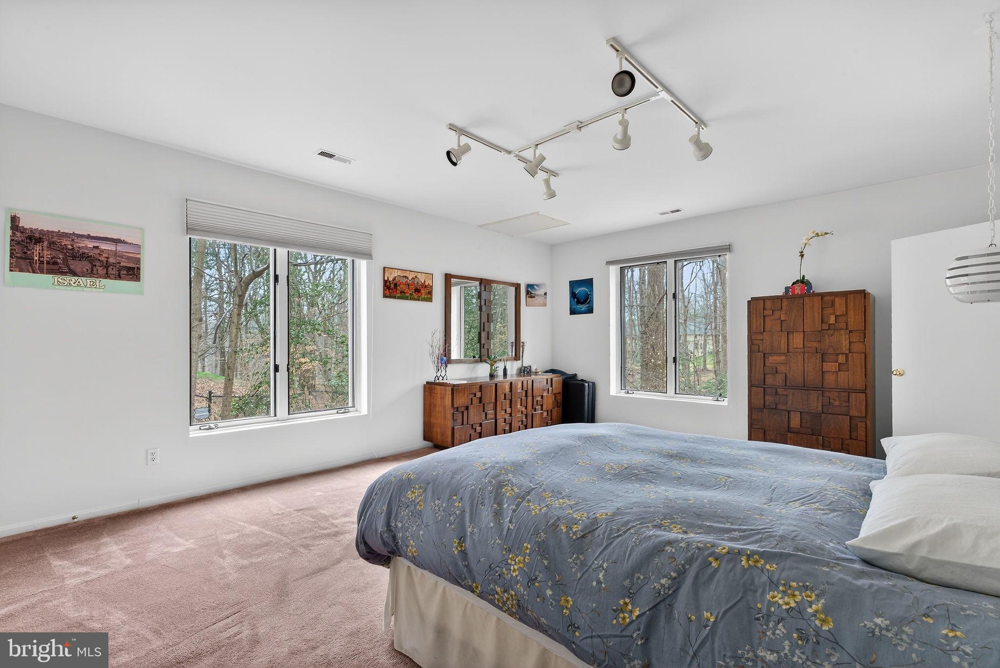 LAKE POTOMAC - Residential